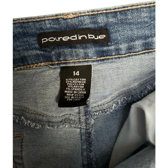 Poured in Blue Jean short size 14 stretch comfy EUC - Picture 4 of 9